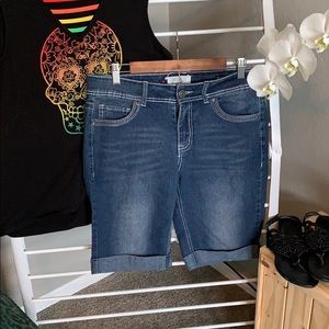 VGS Bermuda Shorts, size 8